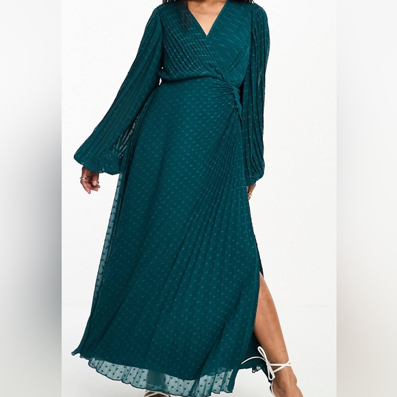 Elegant pine green pleated textured maxi dress with beautiful wrap button detail - Picture 2 of 3